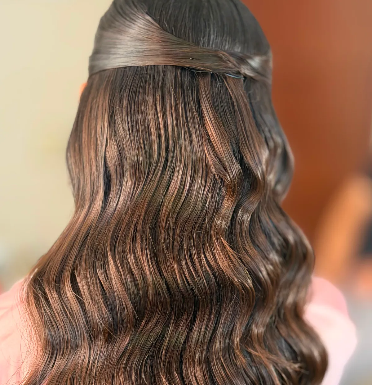 Ondas con torzal, cabello muy brillante